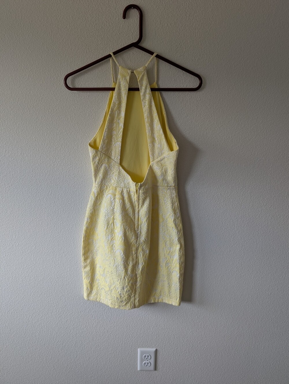 Women’s Charlotte Ruse Yellow Textured Dress SZ SM - Picture 2 of 3